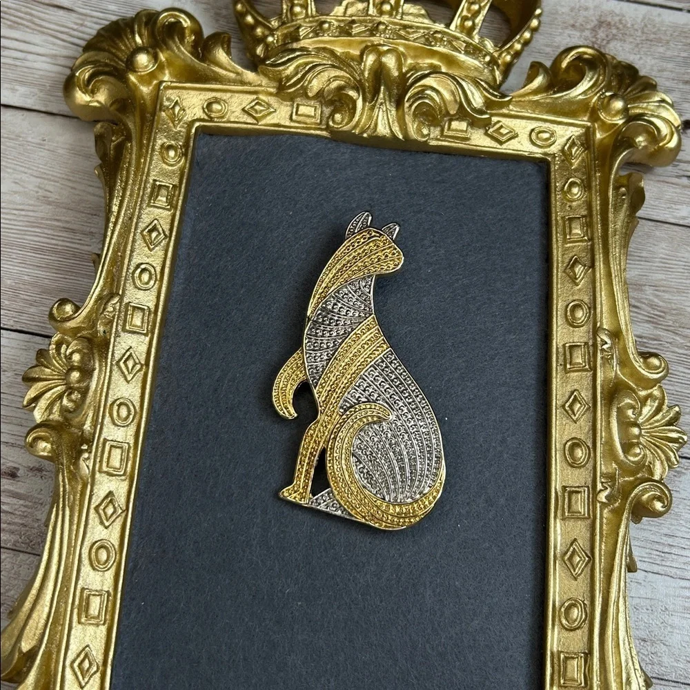 Gold and Silver Cat Brooch - Picture 2 of 4